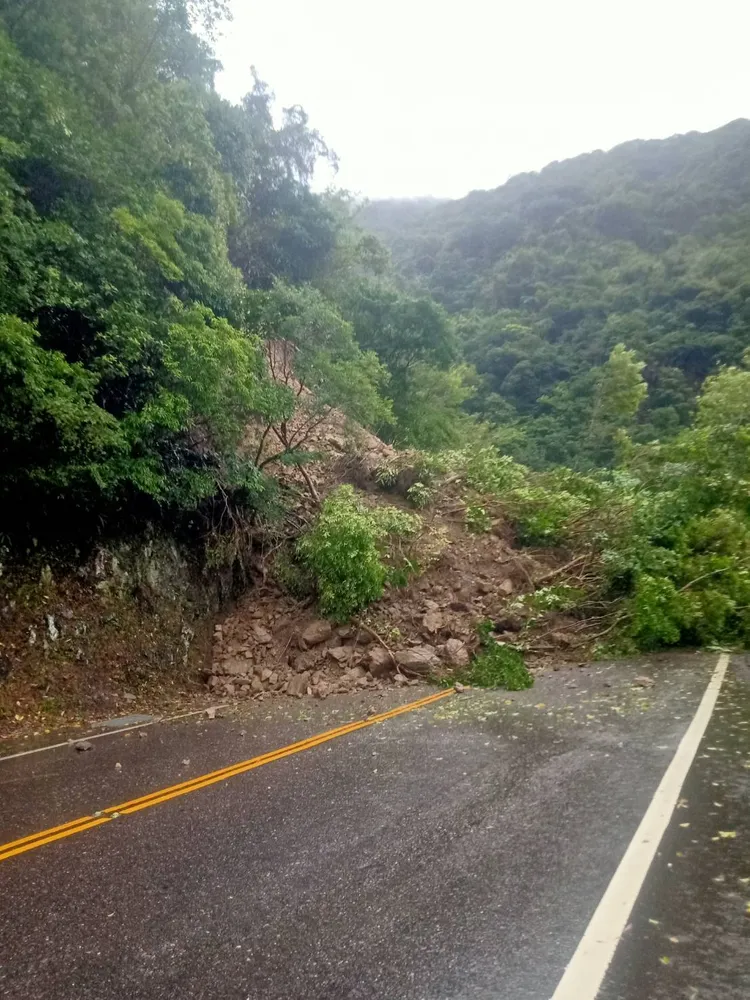 台9線道路中斷。翻攝畫面