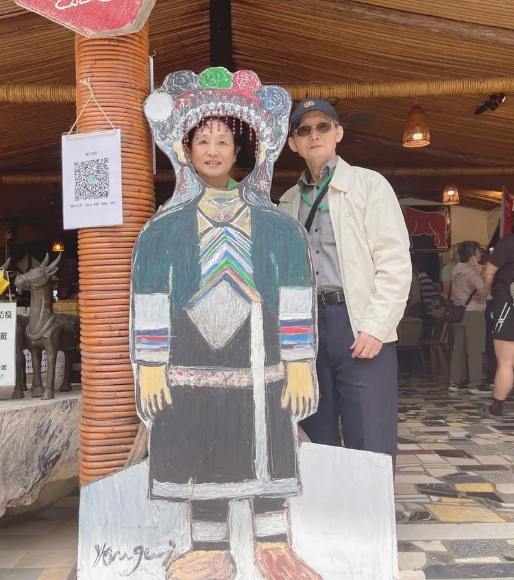 李勝彥與夫人旅遊照。友人提供