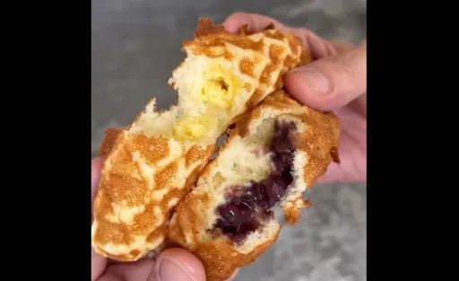 來這雞蛋糕攤必點奶酥棒　迷人美食外軟內鹹甜