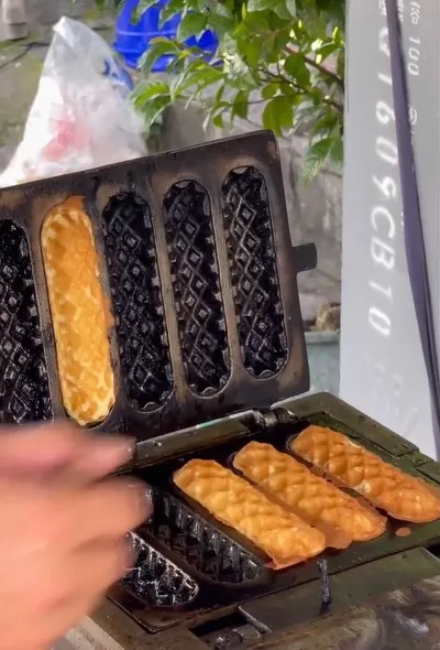 來這雞蛋糕攤必點奶酥棒。