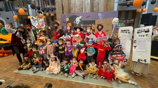 宜縣府大廳首辦萬聖趴　林姿妙扮魔法小紅帽驅魔、發糖果