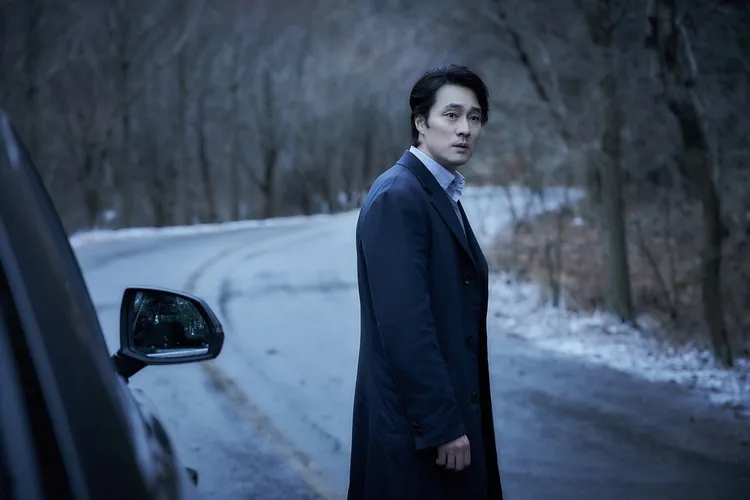 蘇志燮在《局中局》搞不倫，戲外可是專情的好老公。車庫娛樂提供