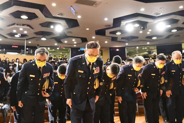 新北市刑事警察大隊表示，針對撫卹金等各項補助，協助家屬完成請領程序，為同仁及其遺眷盡份心力，感念其畢生為治安的付出與貢獻。新北市警察局提供