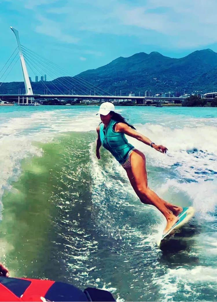 衝浪女神Kimberly陳美彤。翻攝自Kimberly的熱血人生臉書