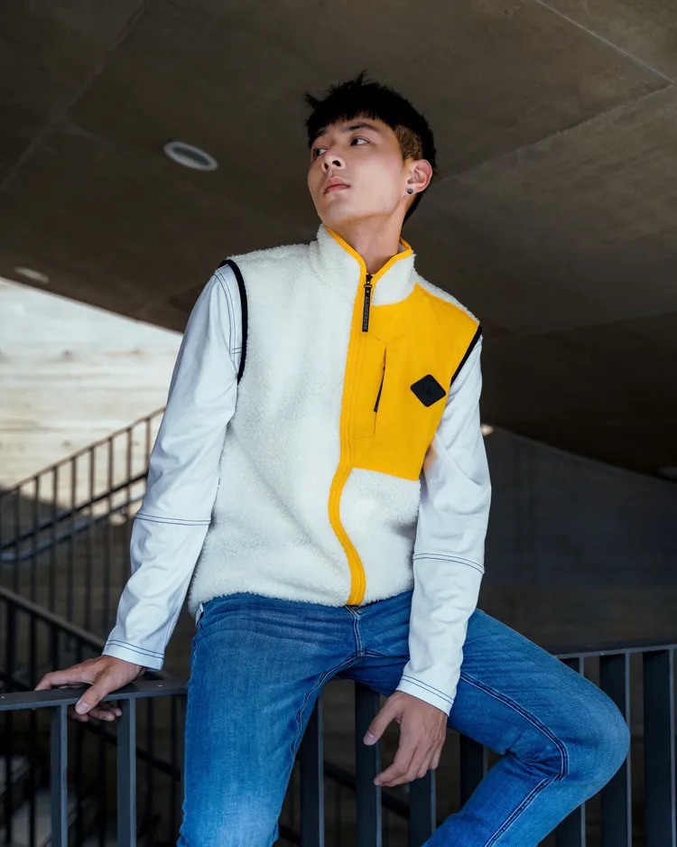 男星鍾岳軒穿搭J.LINDEBERG秋冬新品，煥發舒活清新樣貌。翻攝jed1227 IG