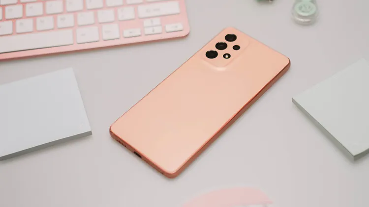 三星在9月的銷售市占24.2%穩坐非蘋陣營冠軍。業者提供