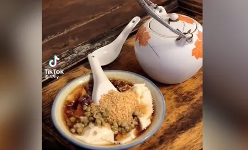 古色古香!澎湖古厝嘗豆花 加了滿滿的花生粉好香啊
