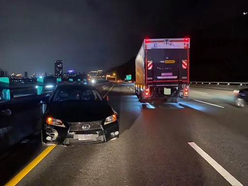國3大貨車不當變換車道釀禍　加裝爆閃燈又逼車遭罰