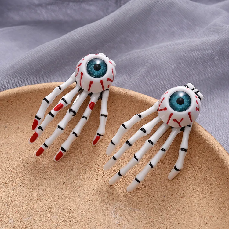 萬聖節骷髏眼球頭飾髮夾。業者提供