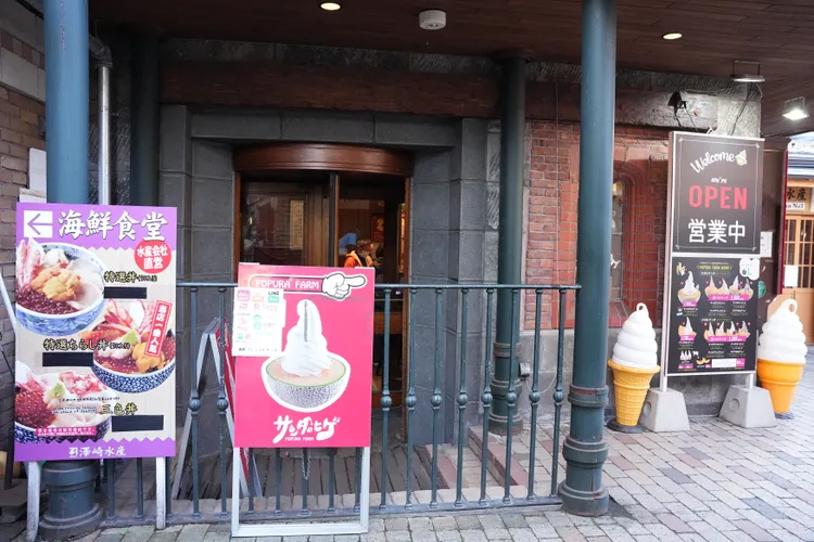 以往總大排長龍的哈密瓜霜淇淋店家，現在免排隊就可輕鬆吃到。黃盈甄攝