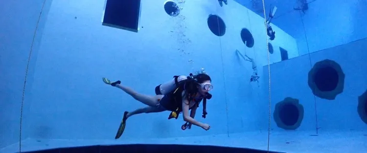 潛立方是台中著名的潛水教學場所。翻攝潛立方臉書（圖中人物非新聞事件當事人）