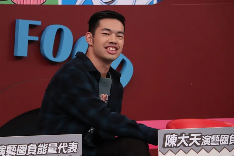 陳大天慘被吳宗憲虧「小燕姊為什麼不把錢捐給孤兒院」，指張小燕栽培陳大天浪費錢。中天綜合台提供