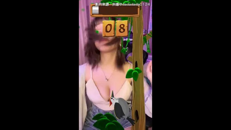 美女一直搖，晃的頭都暈了！