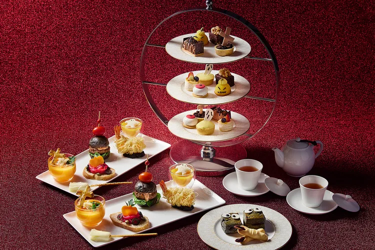 月台町大廳酒吧則專為萬聖節，推出雙人下午茶，鹹甜點兼備。業者提供