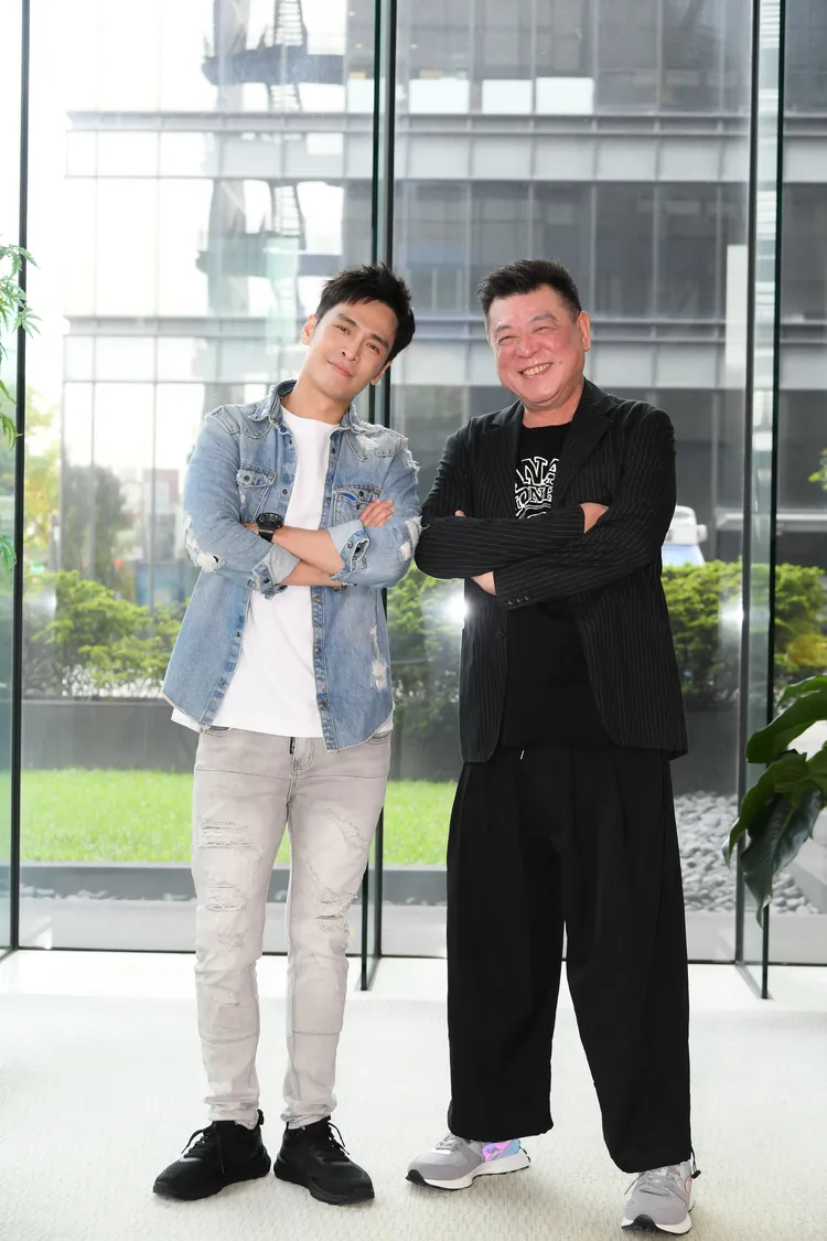 孫德榮（右）和Gino感情有如父子。三立提供