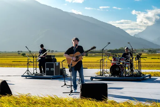 周華健面對台東池上美景開唱　走過世界讚「冠軍舞台」