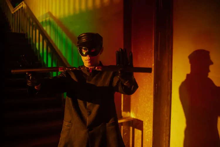 健志在MV中致敬周杰倫。混血兒娛樂提供