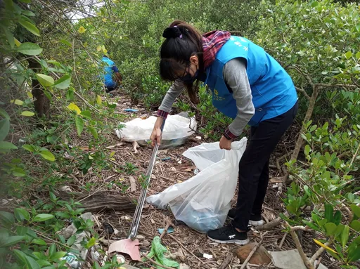 動員300人淨灘 竹縣居民共同守護新豐海岸