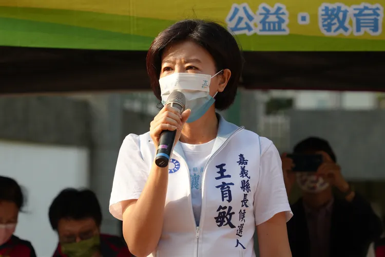 王育敏批說，翁章梁號稱五星縣長，卻卻容許諸多設計疏失通過驗收。王育敏提供