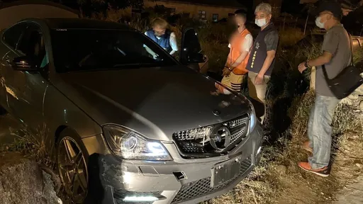 逮到了!通緝犯開賓士C300撞傷警 特警攻堅狼狽投降歸案