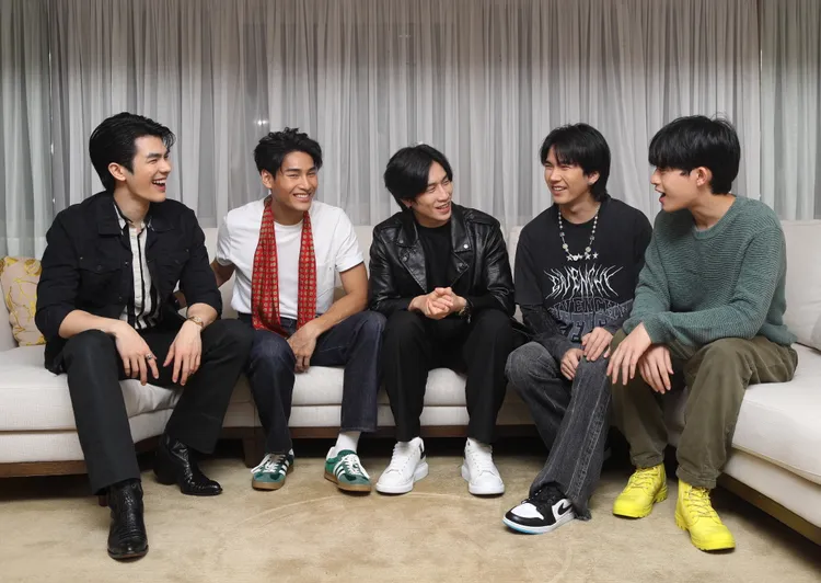 Mile（左起）、Apo、Bible、Build、Barcode受訪時非常歡樂。陳明中攝