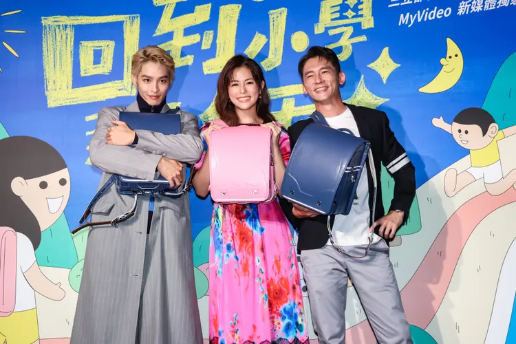 曹佑寧(左起)、任容萱、温昇豪出席《回到小學那一天》上檔記者會。趙世平攝