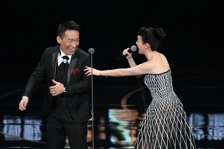 郭子乾（左）發言讓曾寶儀嚇一跳。三立提供