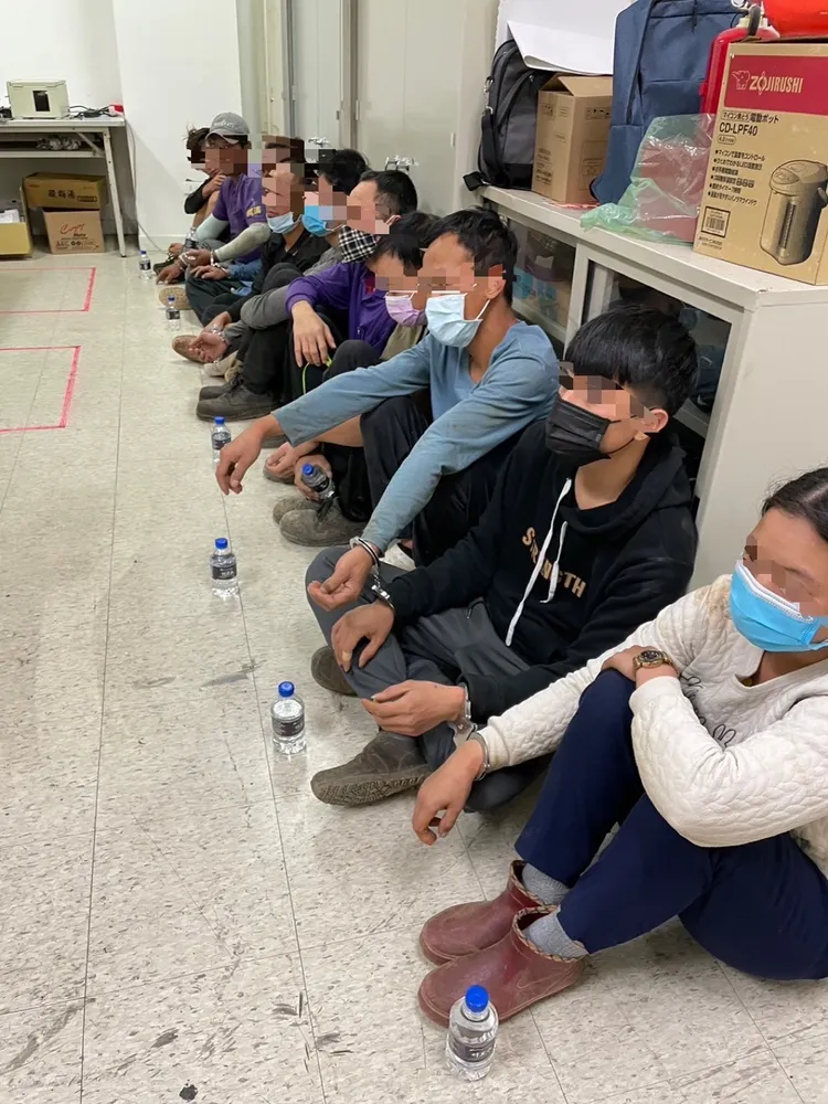 查獲的失聯移工。桃園市專勤隊提供