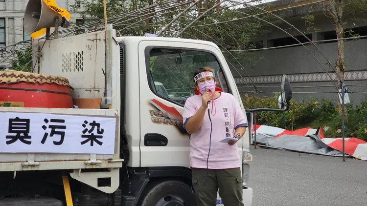 光復鄉民Lisin Haluwey是反卜蜂自救會成員，今天也站出來守護家園。黃瑞娟攝