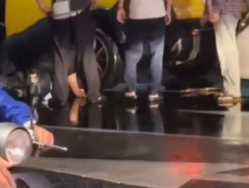 運將衝突過程被拍下來。翻攝臉書《社會事新聞影音》