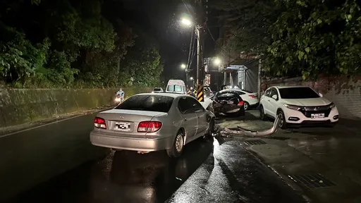 新北男死不悔改第5度酒駕　自撞電線桿毀2車還肇逃