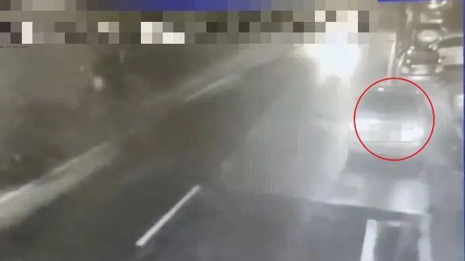 陳男(紅圈處)酒駕失控朝路旁開去。蘆洲警分局提供