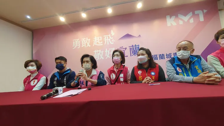 記者會邀請地方議員、候選人一同站台。翻攝畫面