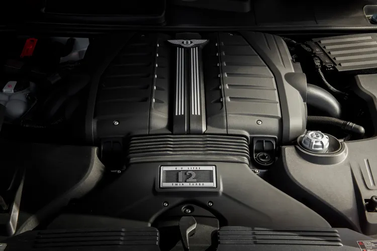 Bentayga Speed的核心仍在於引擎蓋內的W12動力。原廠提供