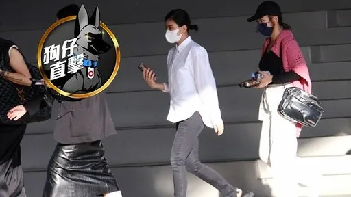 狗仔直擊|賈靜雯17歲女蹦半球只求「別走光」 私服裹粽黑白穿身教梧桐妹