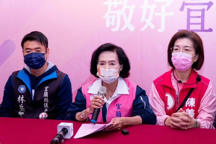 國民黨KMT幸福蘭城青年召開記者會，批評江聰淵只會作秀，還用網軍抹黑林姿妙。翻攝畫面