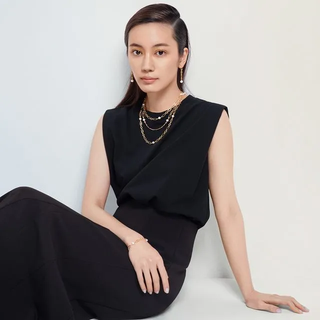 MIKIMOTO旗下M Code系列再度推出包括長短墜鍊、手鍊及耳環在內的多款新作。翻攝official_mikimoto IG