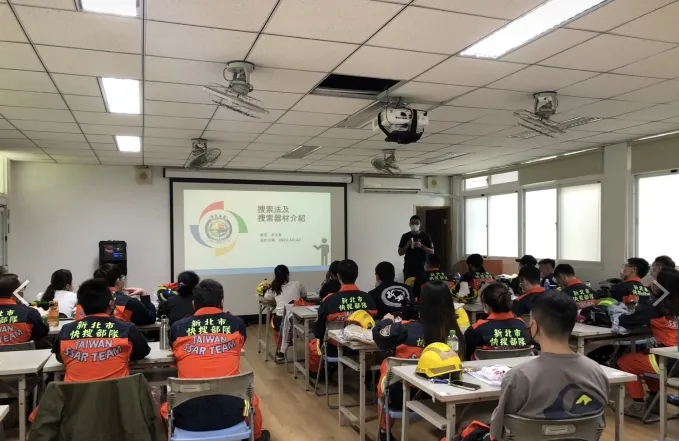 新北市快搜部隊為持續強化重型搜救隊醫療組，辦理為期9天三階段訓練。新北市消防局提供