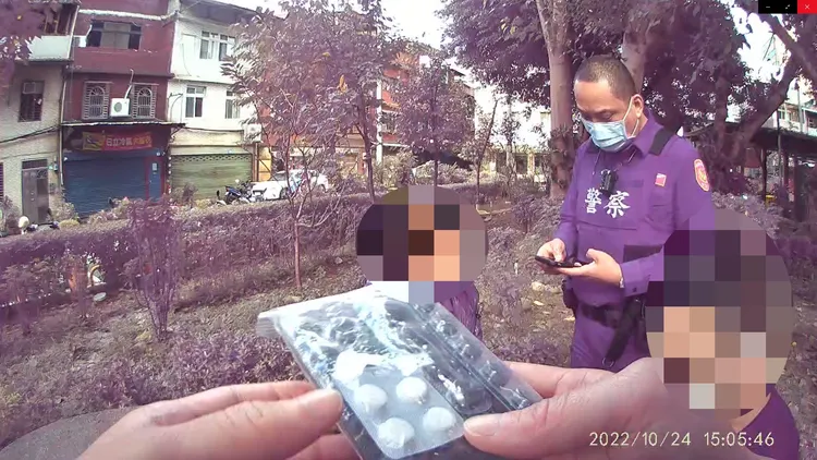 警方發現其中有4顆FM2並無處方籤。新北市保大提供