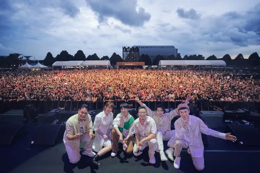 魚丁糸越洋見證第1次敲金鐘 新加坡開唱青峰自豪晴天娃娃