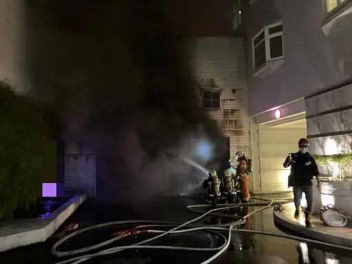 桃園汽車旅館暗夜火警　波及停車場16輛汽機車