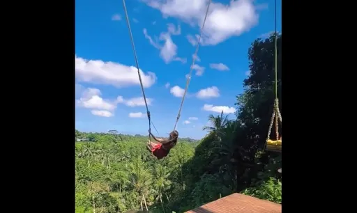 超刺激!鞦韆天堂盪入天空 美女飛高高大呼「真的爽」