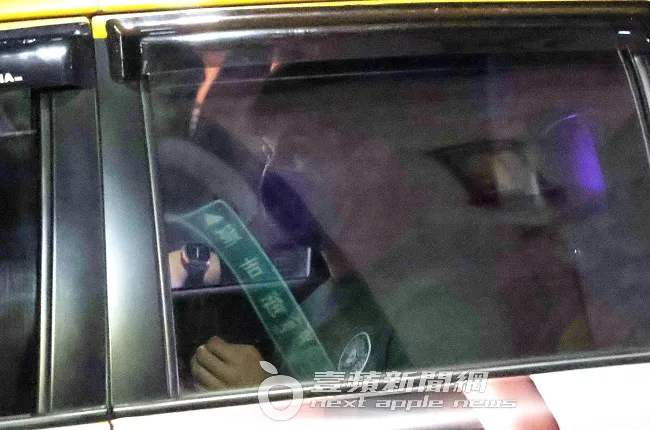 《華燈》金鐘遺珠鳳小岳，結束工作後，在延吉街上搭乘計程車離去。特勤中心攝