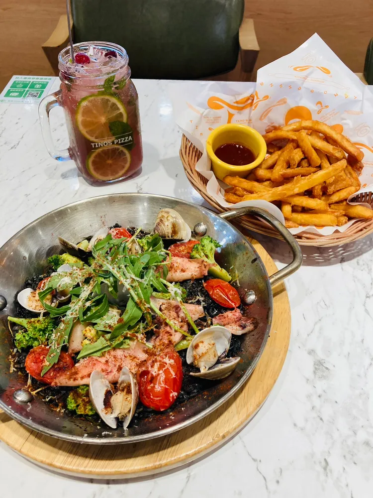 外帶堤諾黑、橘、黃色系主餐，免費升級套餐。業者提供