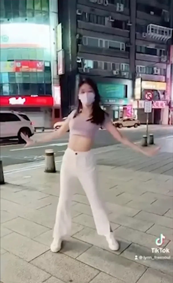 一旁路人竟毫無反應。