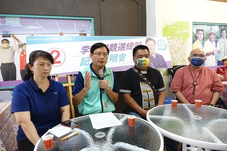 李清聖歡迎周佳琪直球對決，一起公開接受屏東市民檢驗。羅琦文攝