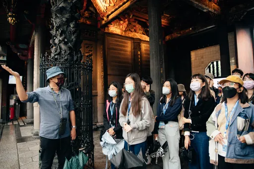 為學子特調「超大杯新活水」 文總首辦文化補給營