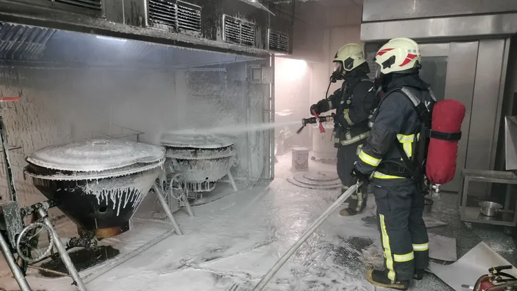 便當工廠油鍋起火釀2員工燒燙傷送醫。民眾提供