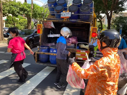 垃圾會爆炸是不被允許的！　中秋7萬破袋混有393個瓦斯罐