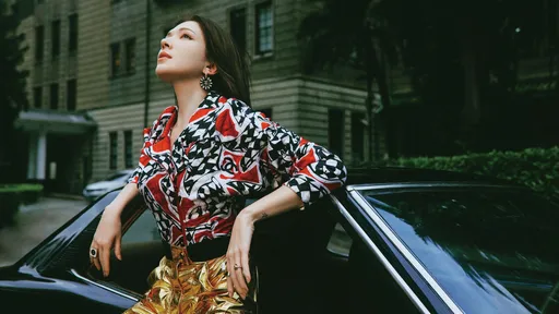 許瑋甯裹香奈兒撂愛情金句　在老公邱澤的愛裡「到處跑」